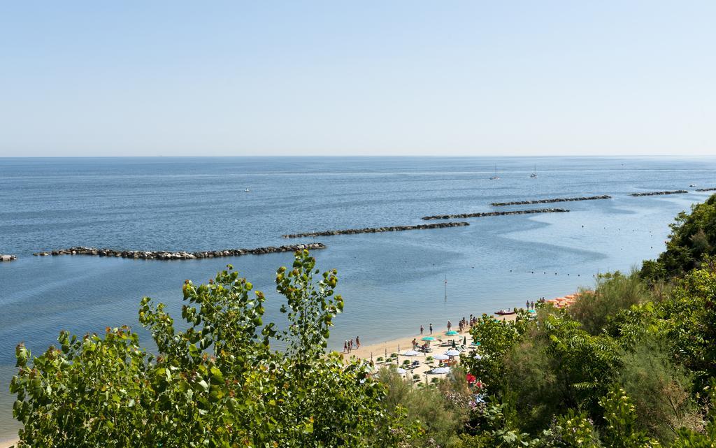 Hotel Alexander Gabicce Mare Exterior photo